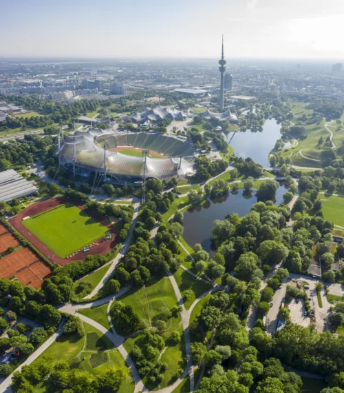 Luftaufnahme, Olympiagelände, Park mit Olympiasee und Fernsehturm, Olympiaturm, Olympiastadion, Olympiapark, München, Oberbayern, Bayern, Deutschland, Europa